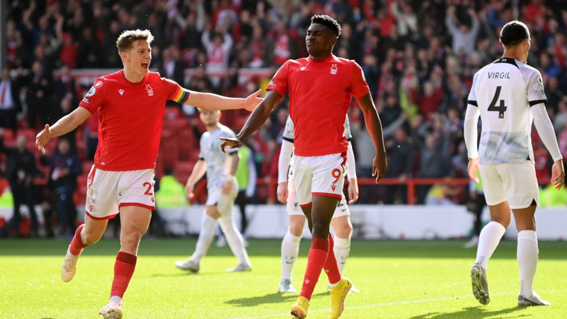 更是他在场 更是他在场